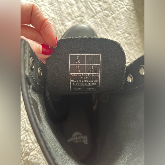 New, never worn Dr. Martens 1460W Leather Women's Boots 9 US - Black - Picture 4 of 4